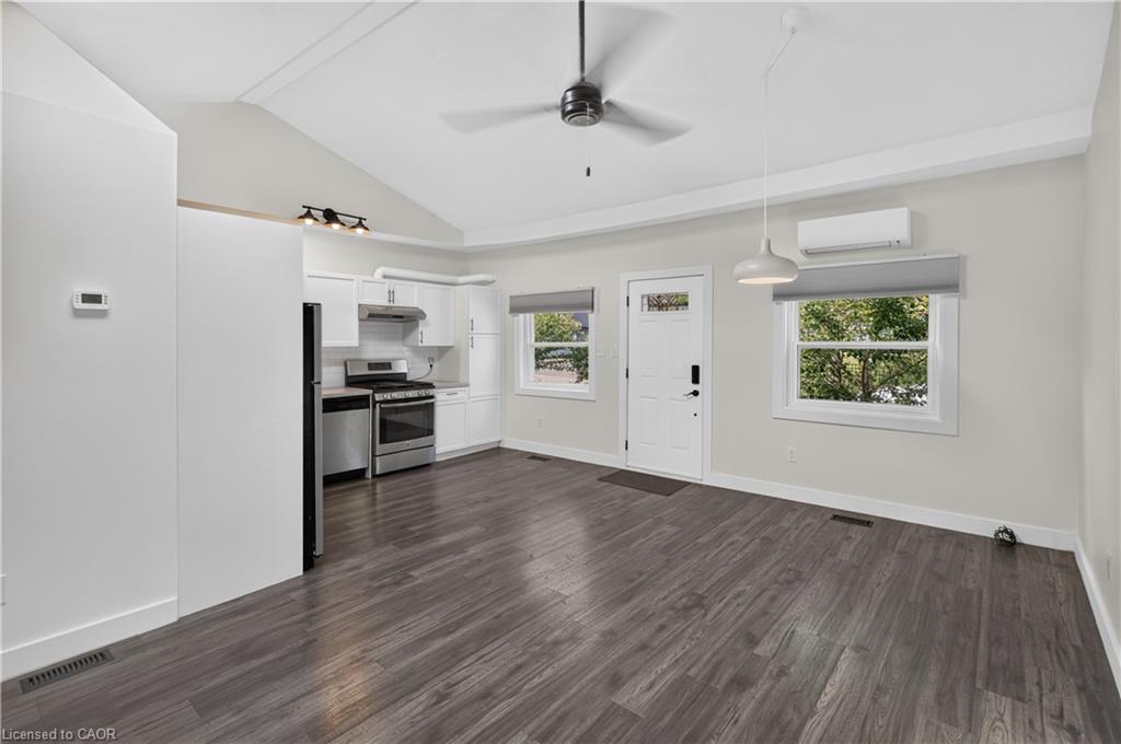 30 Ray Street N Property Photo 11