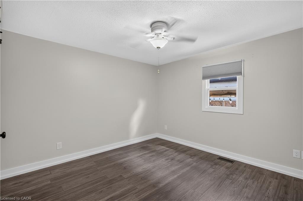 30 Ray Street N Property Photo 13