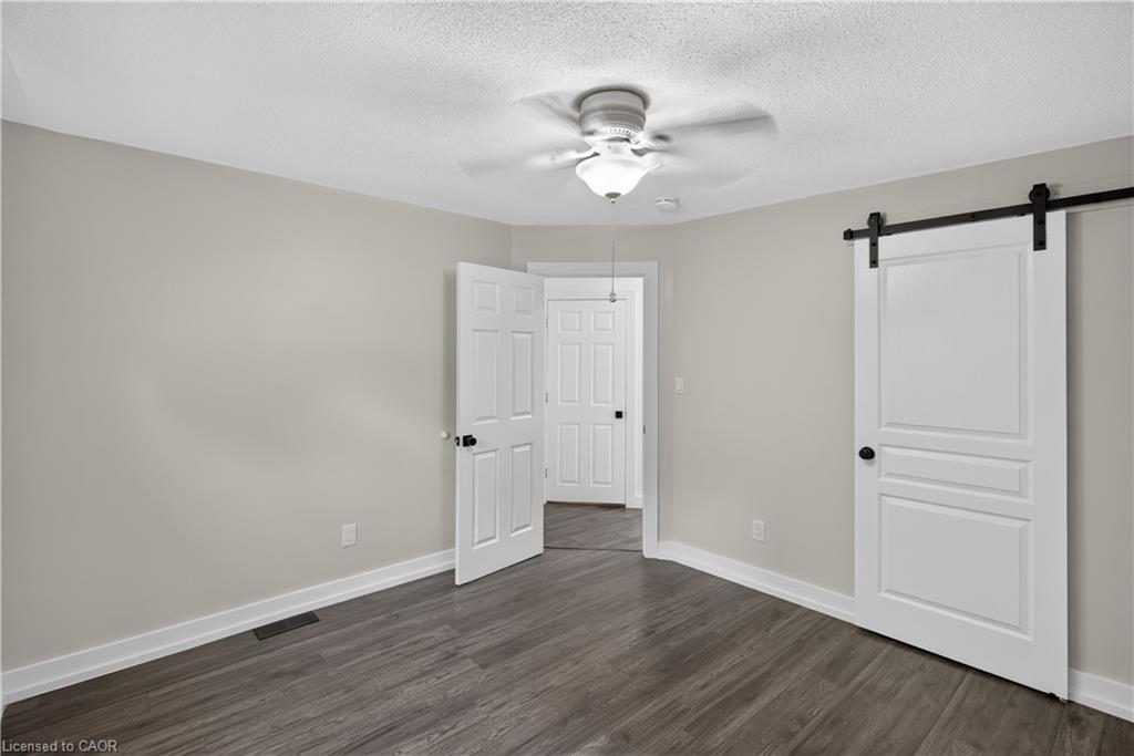 30 Ray Street N Property Photo 14