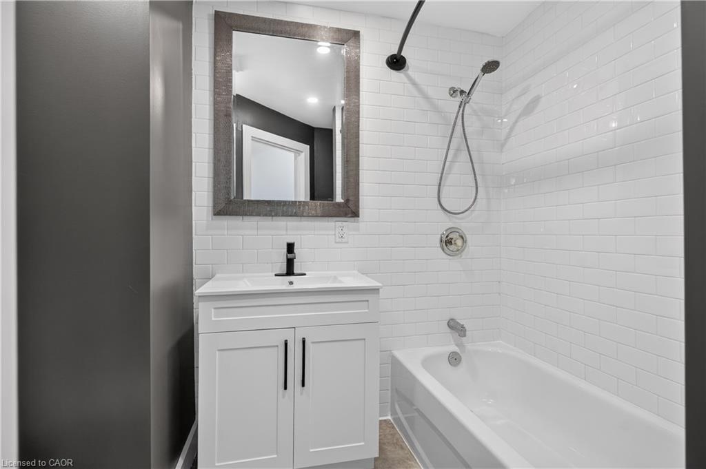 30 Ray Street N Property Photo 17