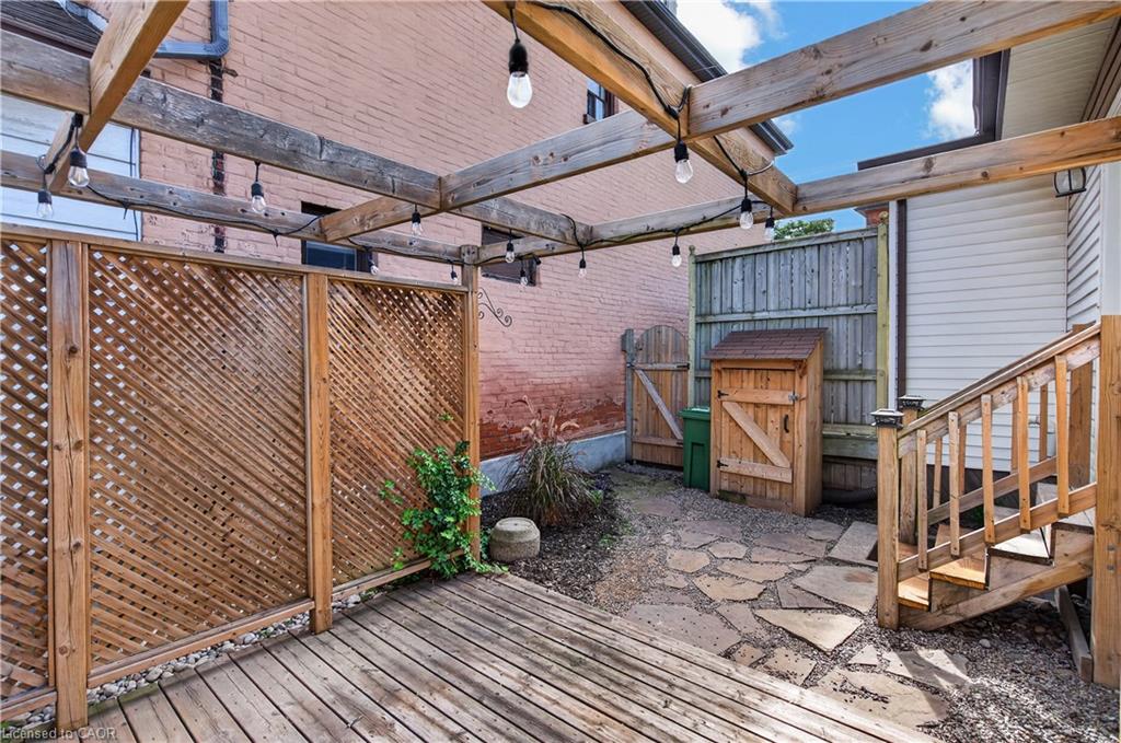 30 Ray Street N Property Photo 20