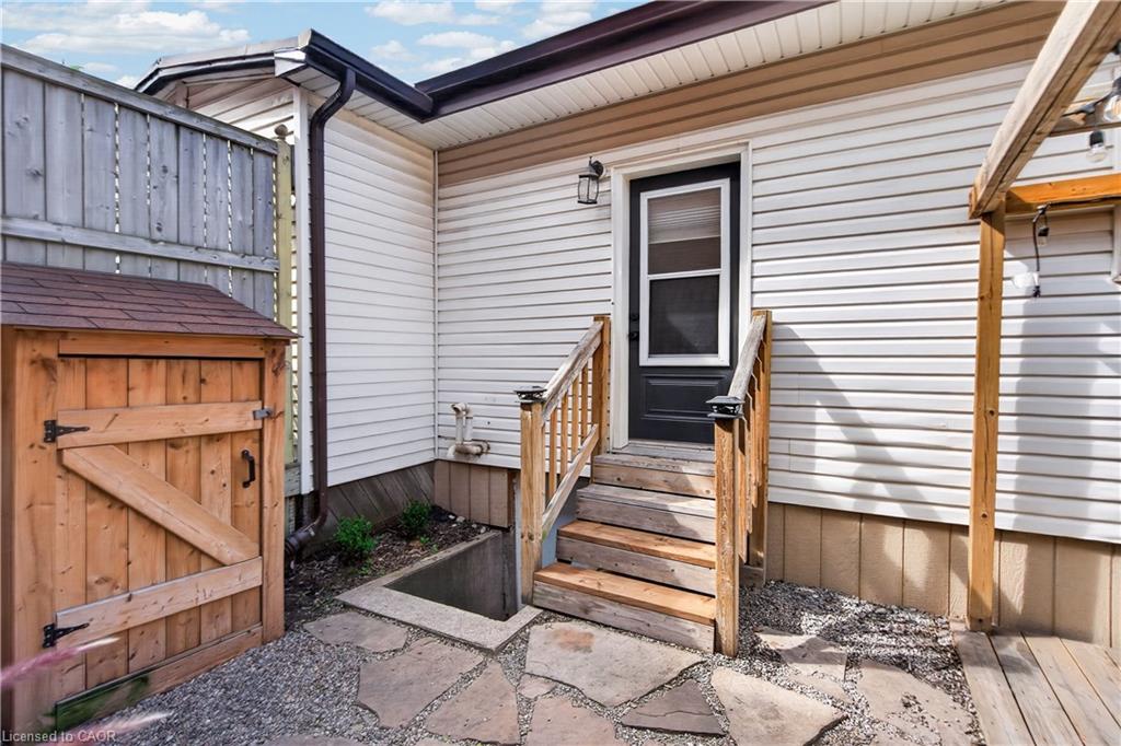 30 Ray Street N Property Photo 22
