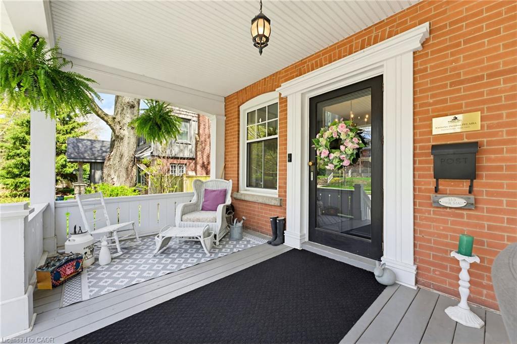 33 Brant Road N Property Photo 6
