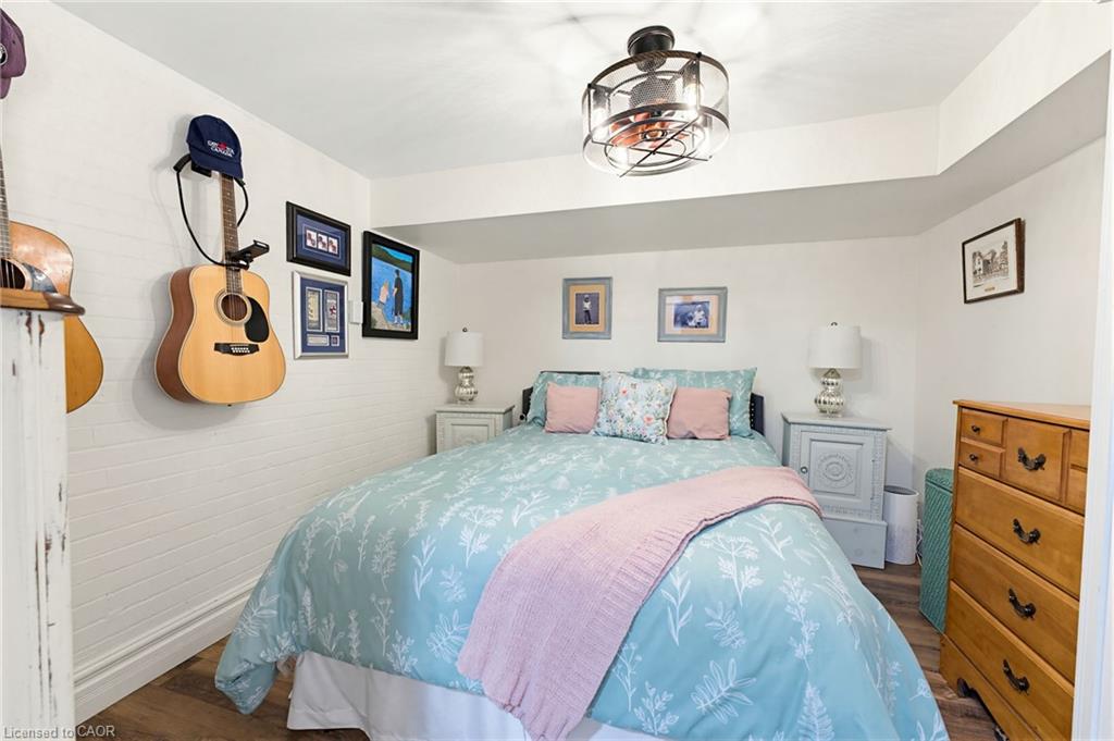 33 Brant Road N Property Photo 36