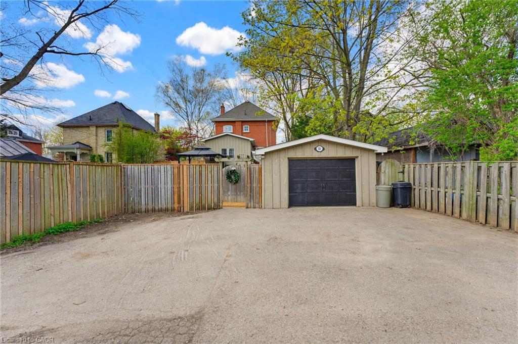 33 Brant Road N Property Photo 47