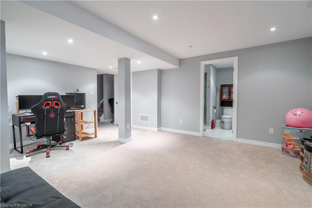 56 Peer Court Property Photo 38