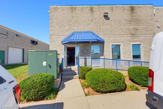 5014 South Service Road Property Photo 1