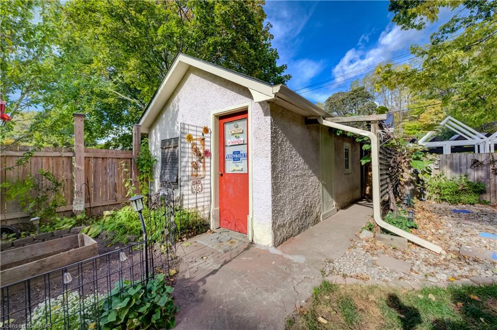 37 Willow Street Property Photo 27