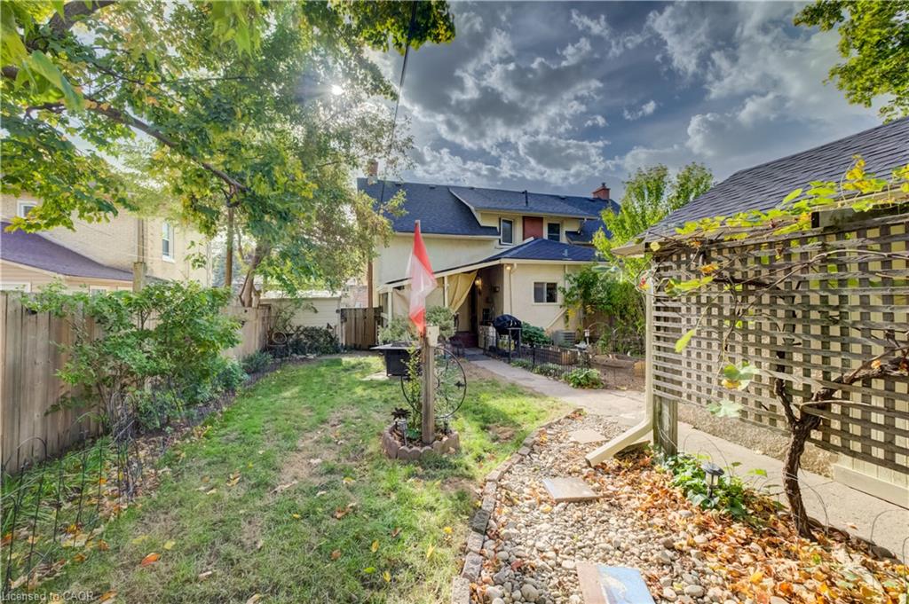 37 Willow Street Property Photo 28