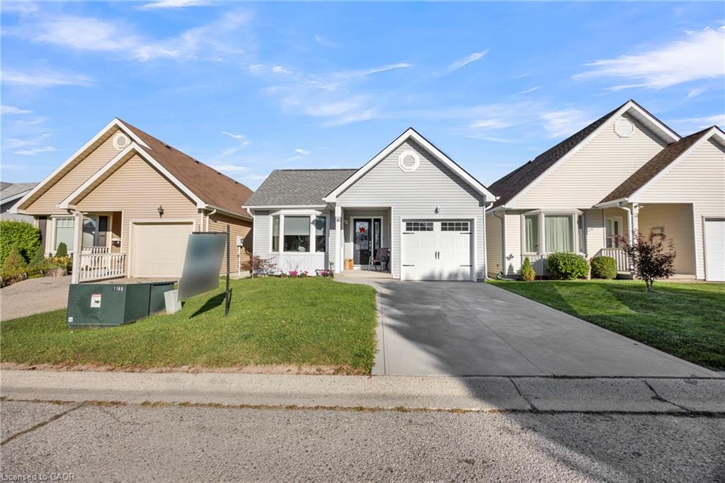16 Hawkins Crescent Property Photo 3