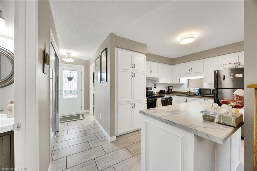16 Hawkins Crescent Property Photo 10