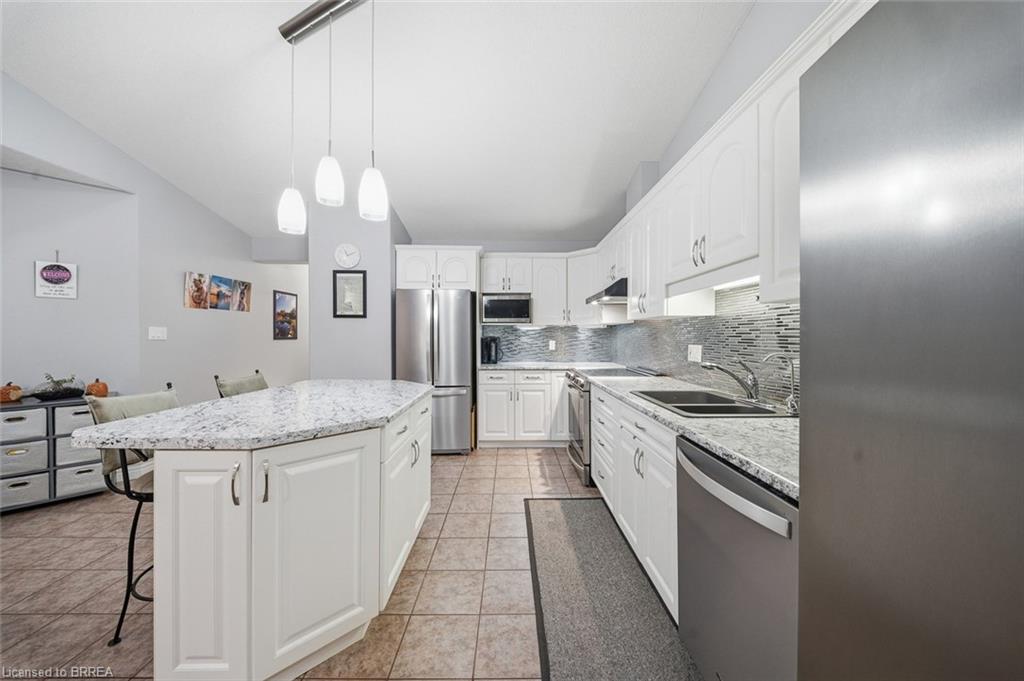8-633 Park Road N Property Photo 6