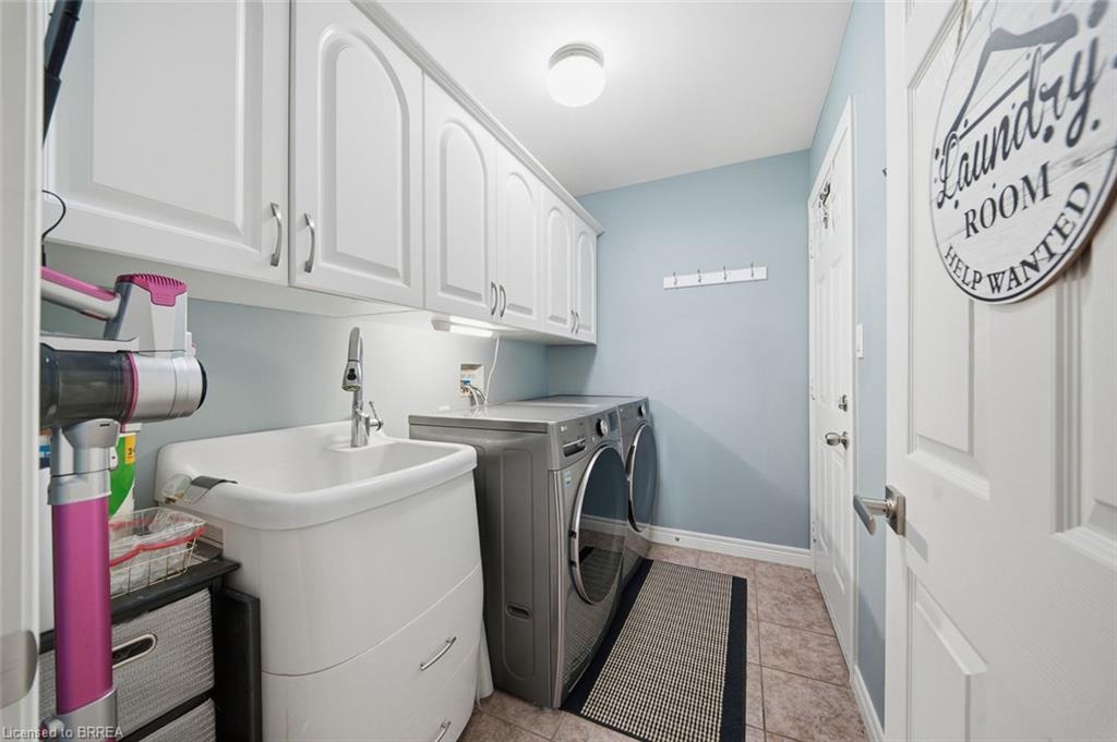 8-633 Park Road N Property Photo 17