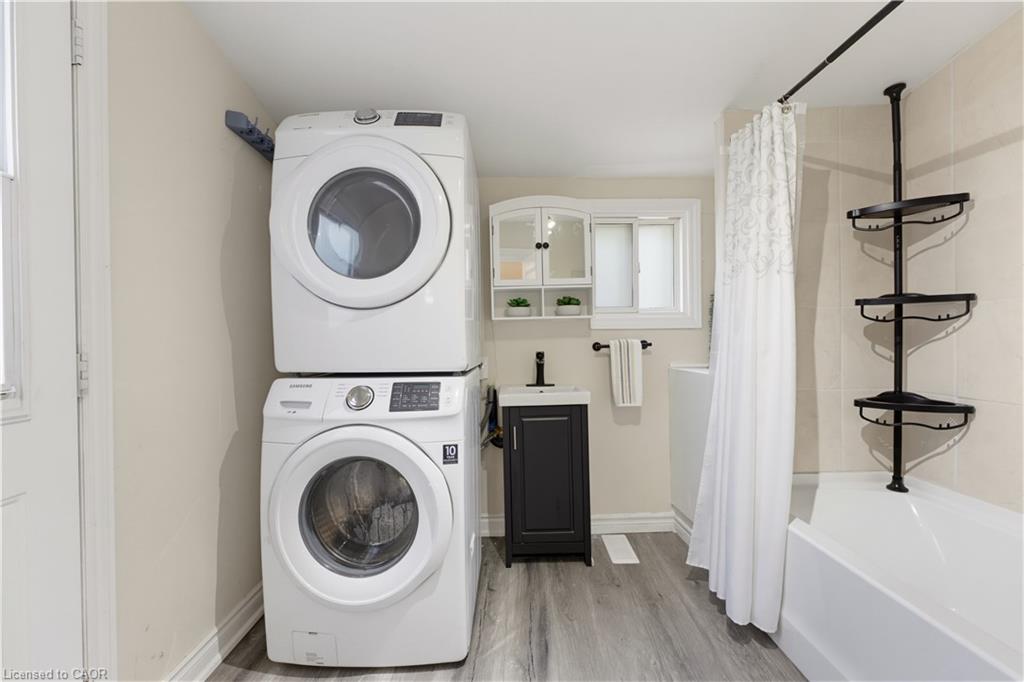 20 House Avenue Property Photo 10