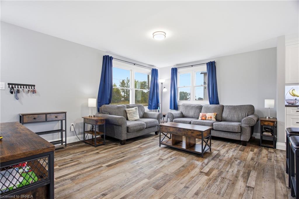 60 Railway Street W Property Photo 7