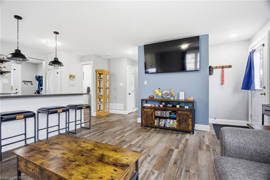 60 Railway Street W Property Photo 9
