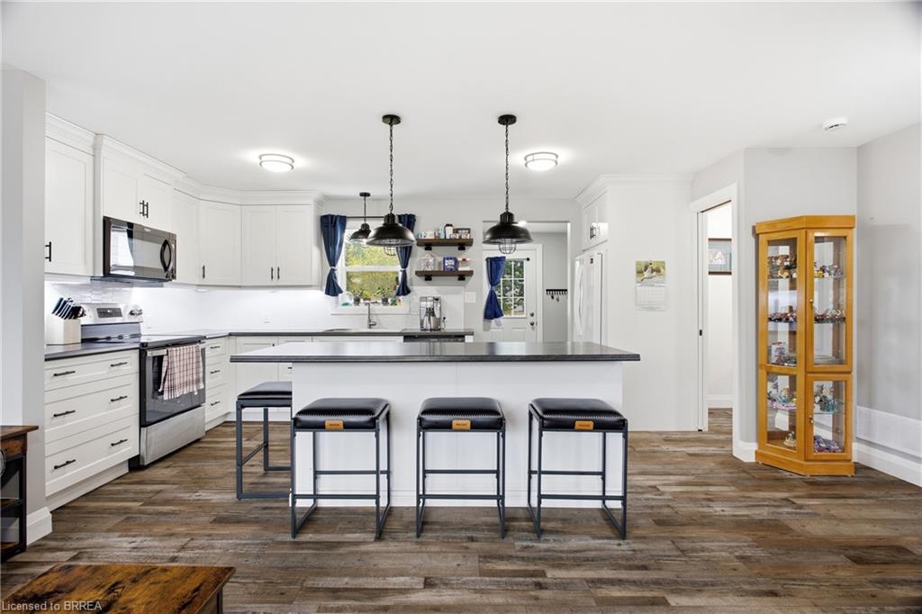 60 Railway Street W Property Photo 10