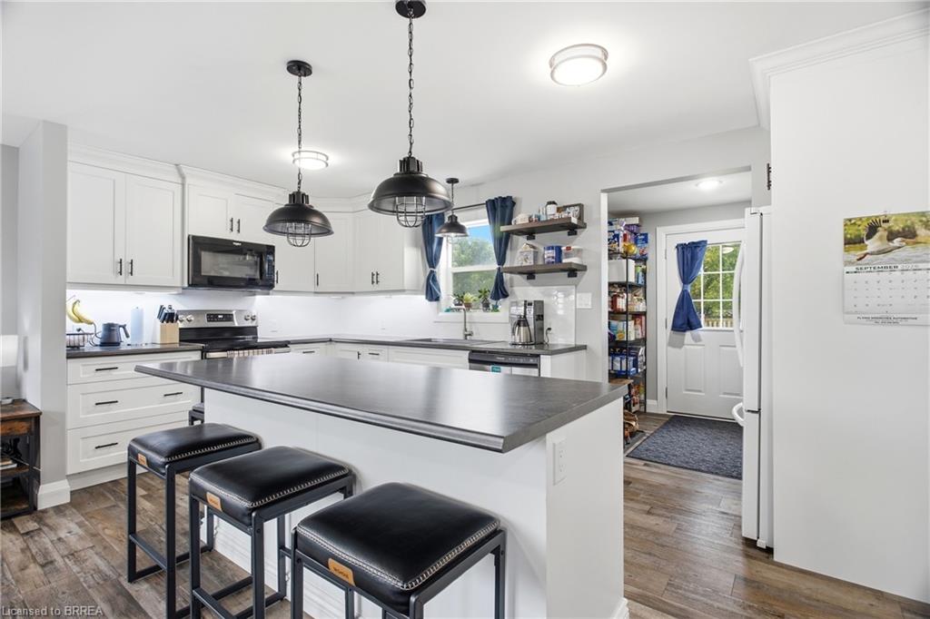 60 Railway Street W Property Photo 11