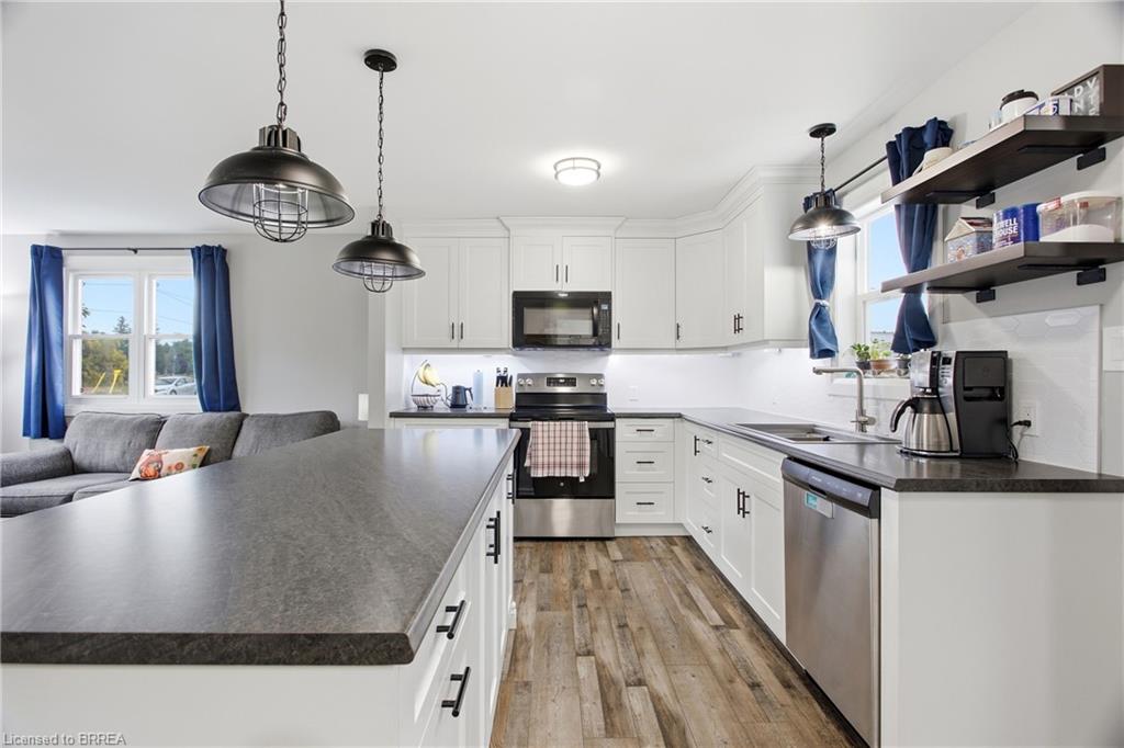 60 Railway Street W Property Photo 12