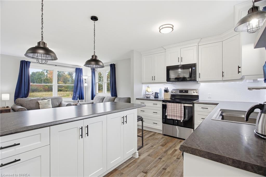 60 Railway Street W Property Photo 13
