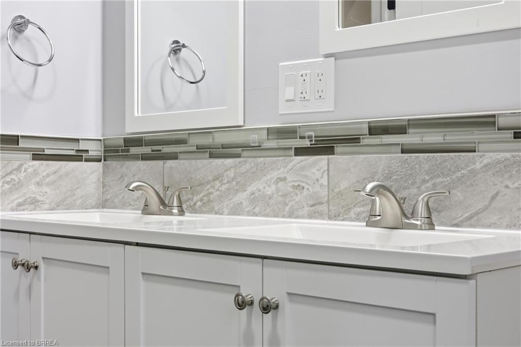 60 Railway Street W Property Photo 23