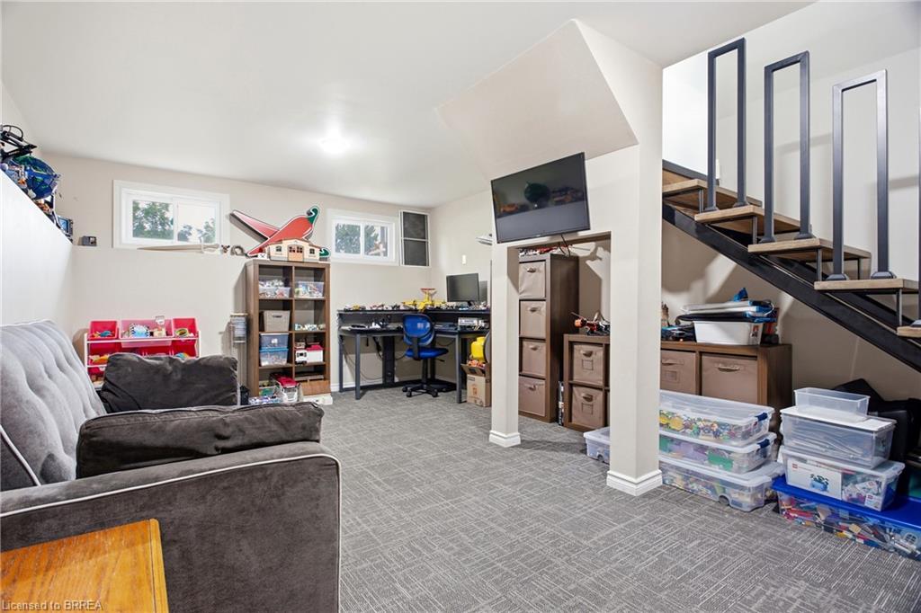 60 Railway Street W Property Photo 24