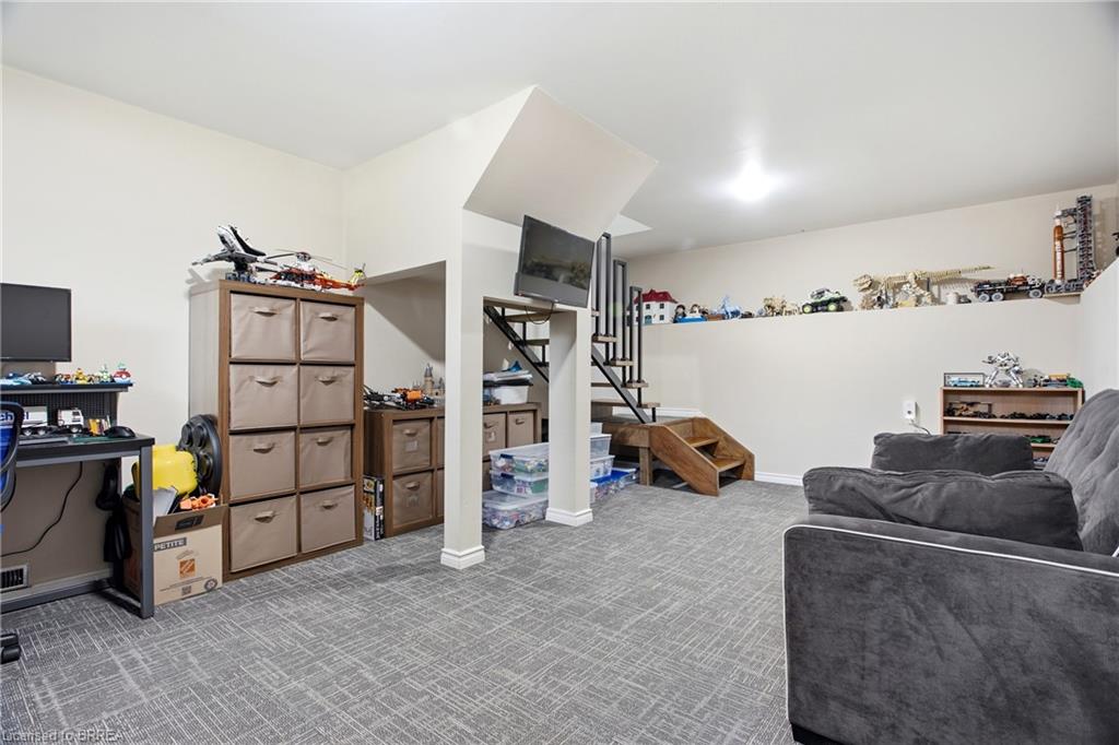 60 Railway Street W Property Photo 25
