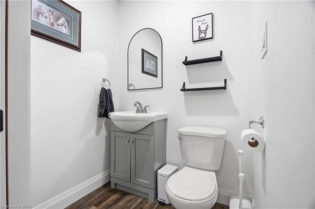 60 Railway Street W Property Photo 26