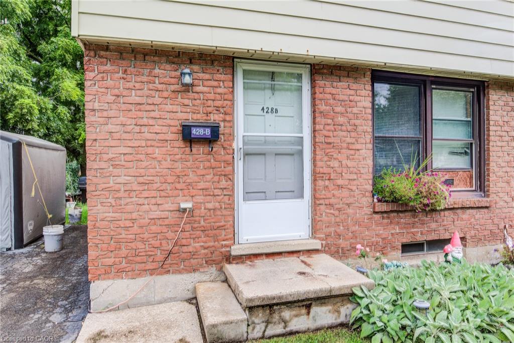 428b Dunvegan Drive Property Photo 3