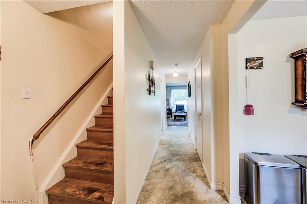428b Dunvegan Drive Property Photo 4
