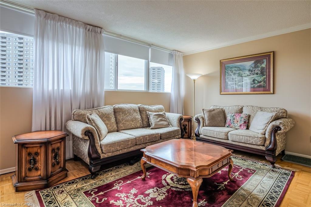 612-3695 Kaneff Crescent Property Photo 3