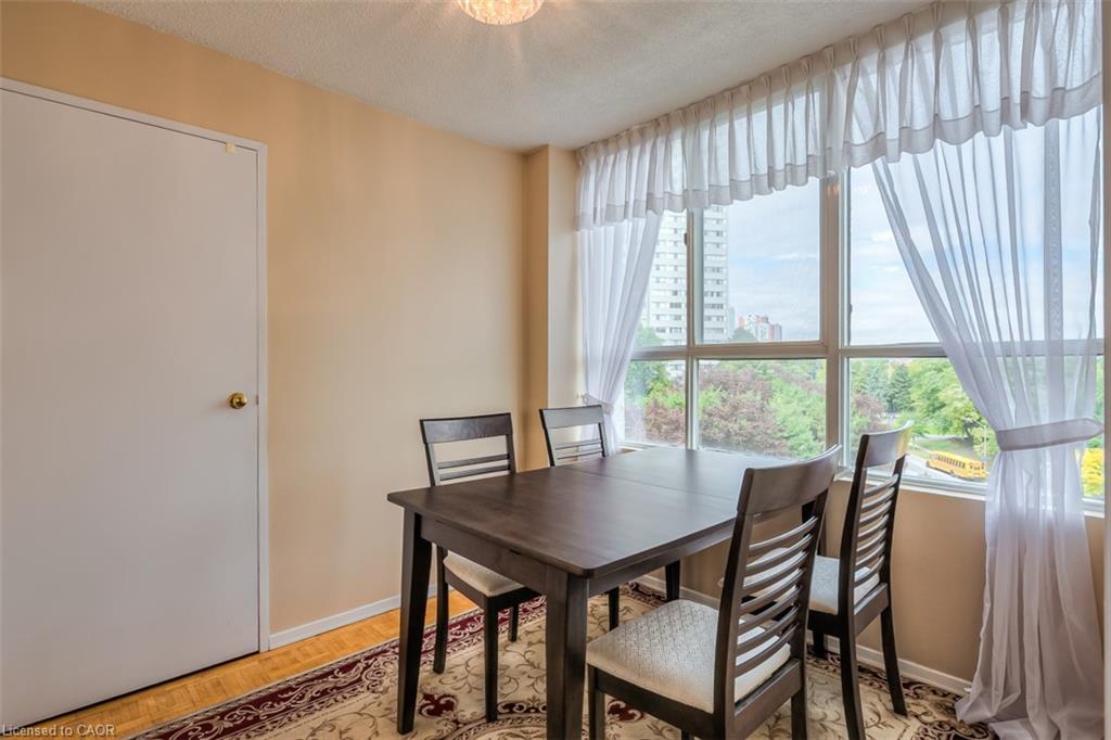 612-3695 Kaneff Crescent Property Photo 6