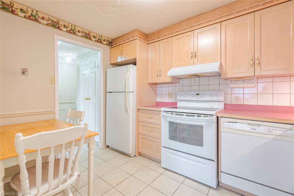 612-3695 Kaneff Crescent Property Photo 7