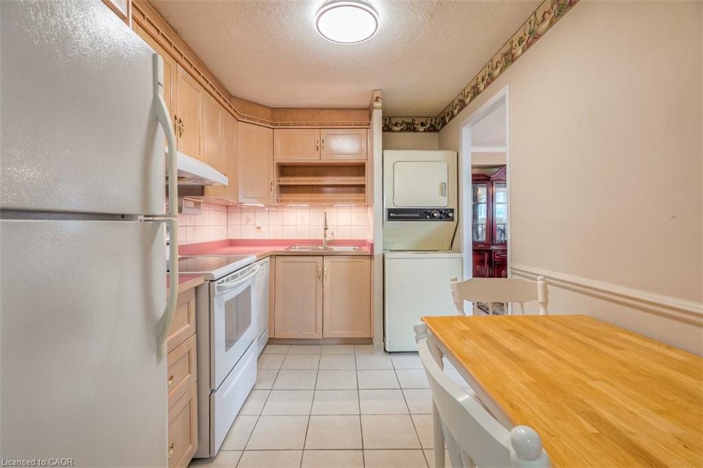 612-3695 Kaneff Crescent Property Photo 8