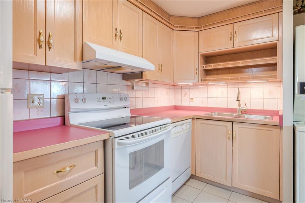 612-3695 Kaneff Crescent Property Photo 9