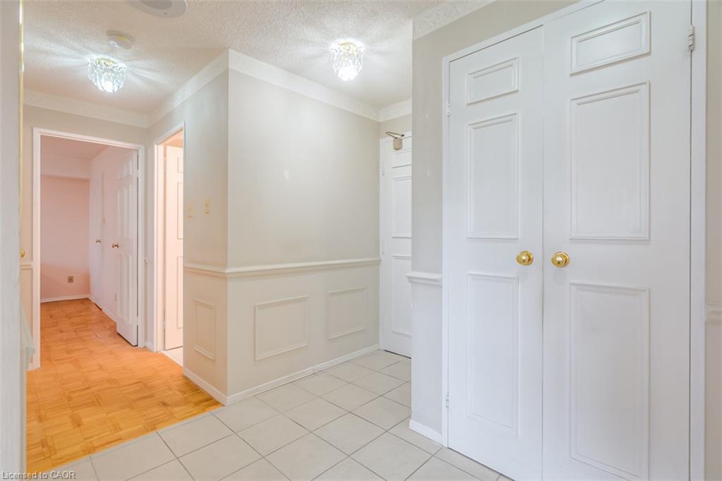 612-3695 Kaneff Crescent Property Photo 12