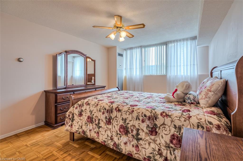 612-3695 Kaneff Crescent Property Photo 15