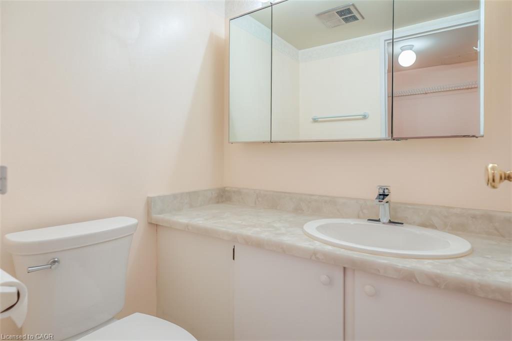 612-3695 Kaneff Crescent Property Photo 17