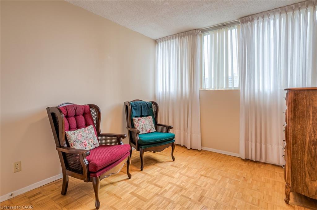 612-3695 Kaneff Crescent Property Photo 18