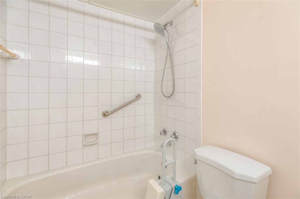 612-3695 Kaneff Crescent Property Photo 20