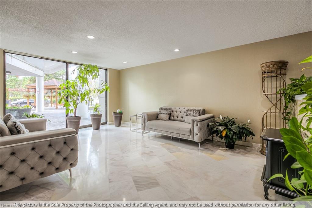 612-3695 Kaneff Crescent Property Photo 22