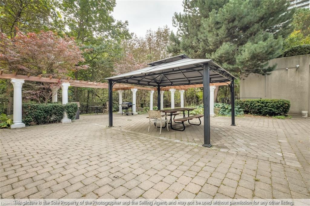 612-3695 Kaneff Crescent Property Photo 23