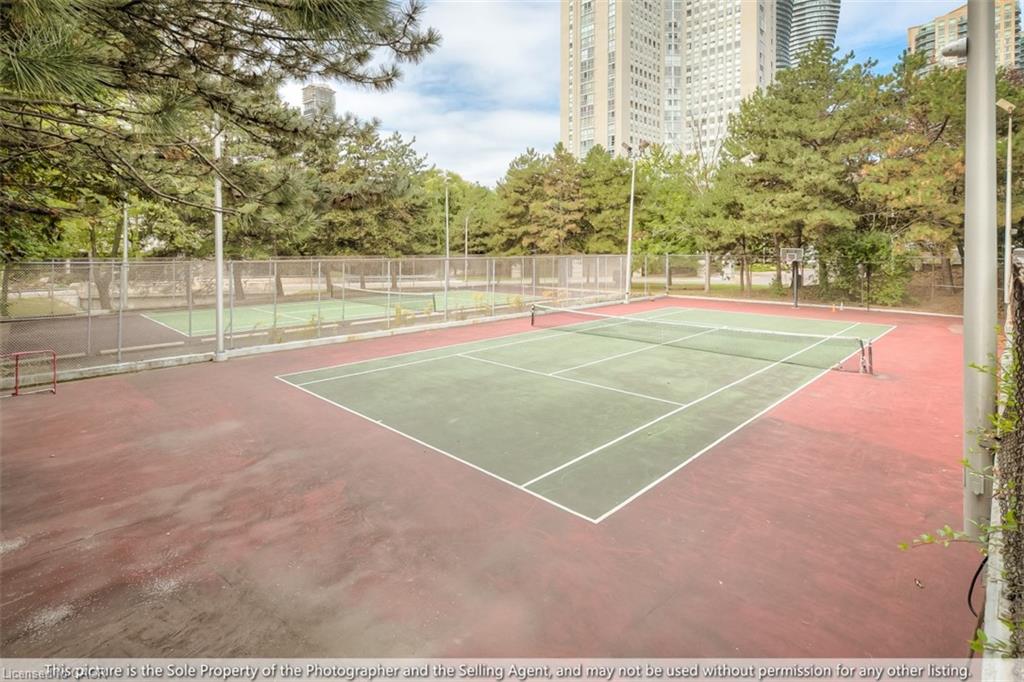 612-3695 Kaneff Crescent Property Photo 30