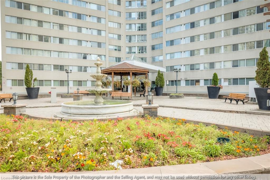 612-3695 Kaneff Crescent Property Photo 31