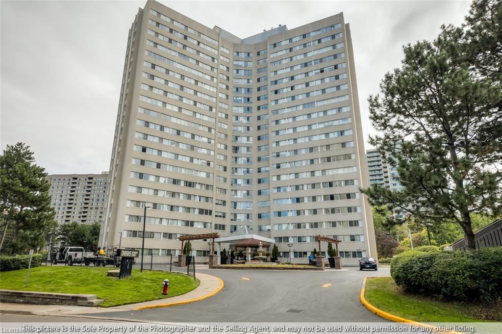 612-3695 Kaneff Crescent Property Photo 32