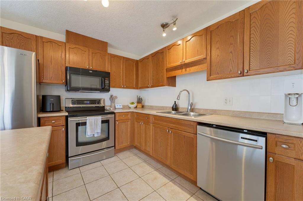 457 Danby Street E Property Photo 10