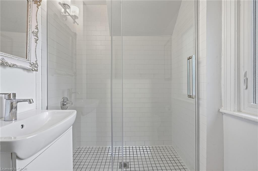 13 Allan Avenue Property Photo 18