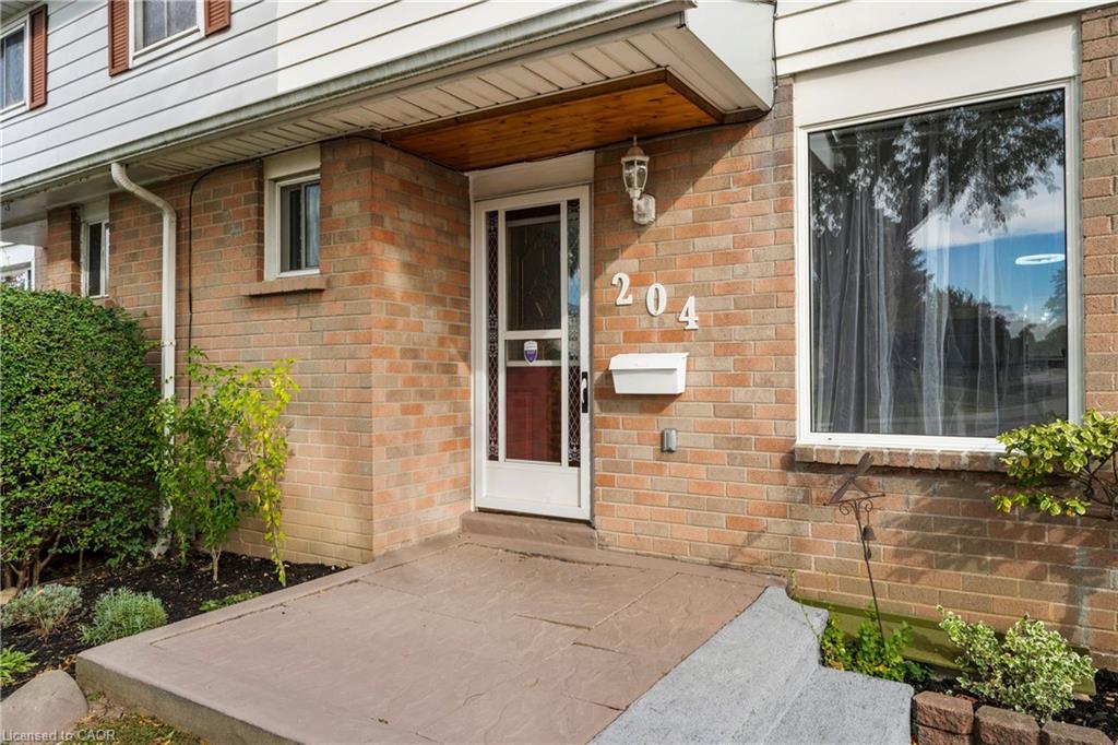 204 Birchcliffe Crescent Property Photo 3