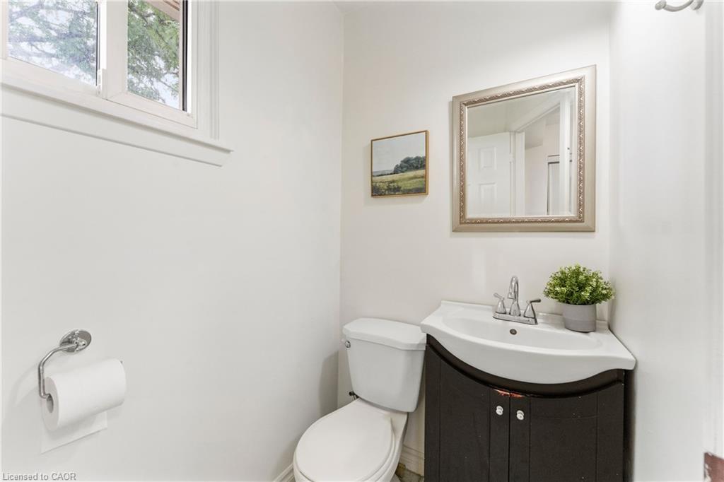 204 Birchcliffe Crescent Property Photo 5