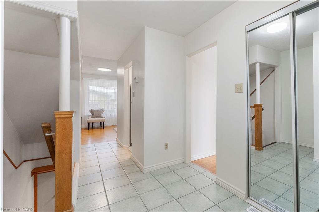 204 Birchcliffe Crescent Property Photo 6